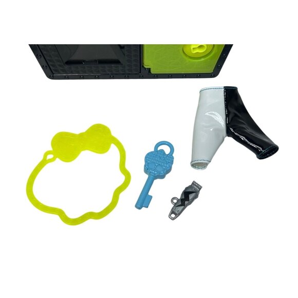 Monster High Frankie Stein Doll & Coffin Locker Playset Skulltimate Secrets - Picture 4 of 5